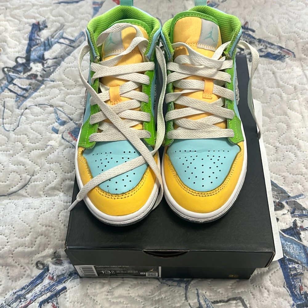 Gently worn Jordan 1 Mid